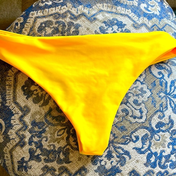 Yellow bikini Size Medium NWOT - Picture 5 of 9